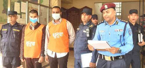 नागरिकतामा कीर्ते गरि ठगि धन्दा चलाएका दुई पक्राउ